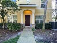 Building Photo - Beautiful End-Unit Townhome in Gated Eilan...