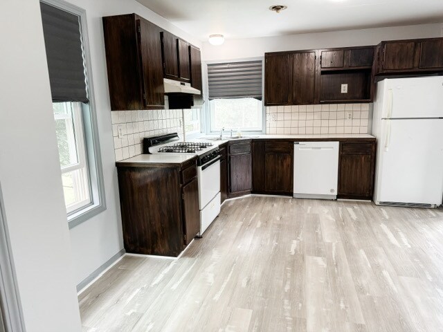 Building Photo - 405 Main St