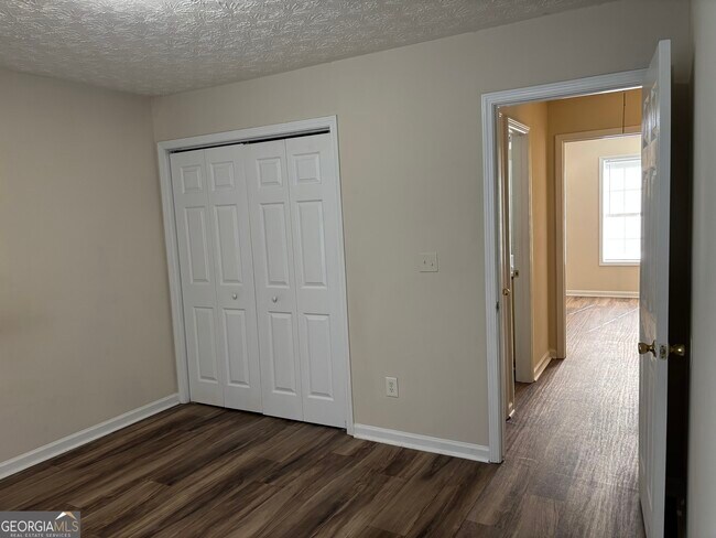 Building Photo - 97 Lily Dr