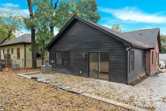 Building Photo - 1551 Merriman Ave