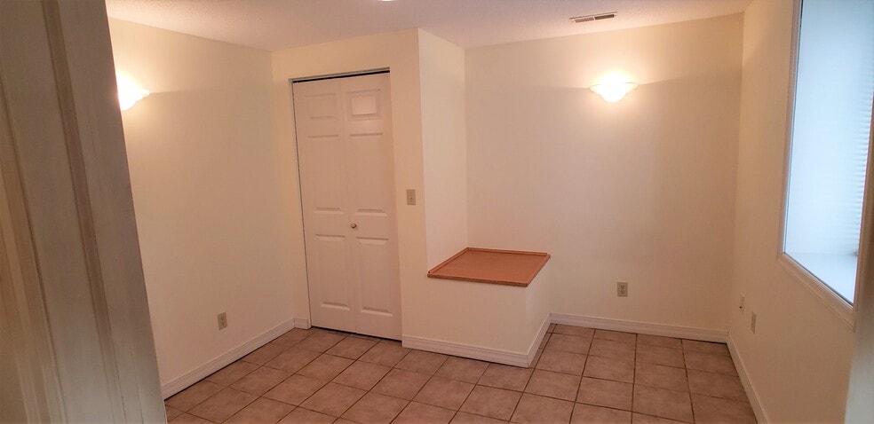 Building Photo - 1023 18th Ave SE