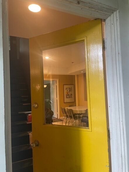 Building Photo - 85 Crescent Rd