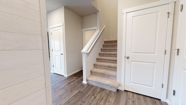 Building Photo - Large, Well-Designed Bremerton 3 BR! Available Now - $500.00 OFF 1ST MONTHS RENT!