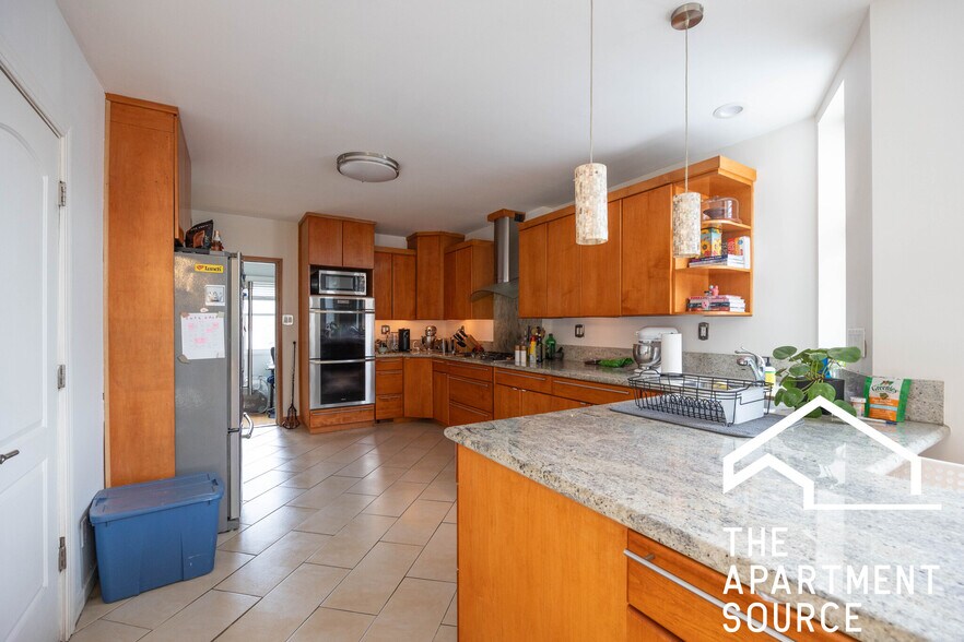 Building Photo - 1808 W Grand Ave