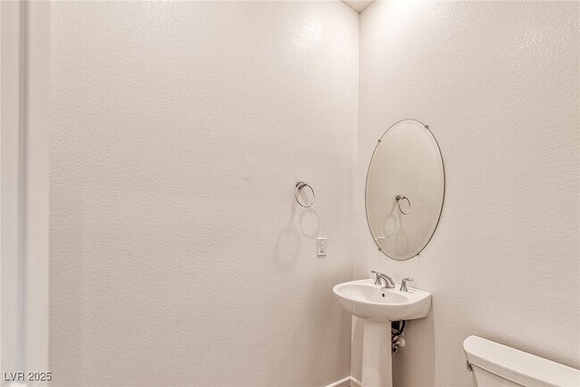 Building Photo - 643 Grey Saker St