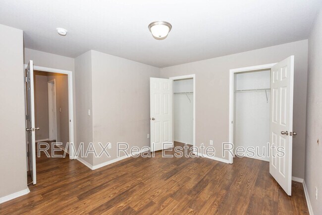 Building Photo - 5411 SW Cherry Creek Rd