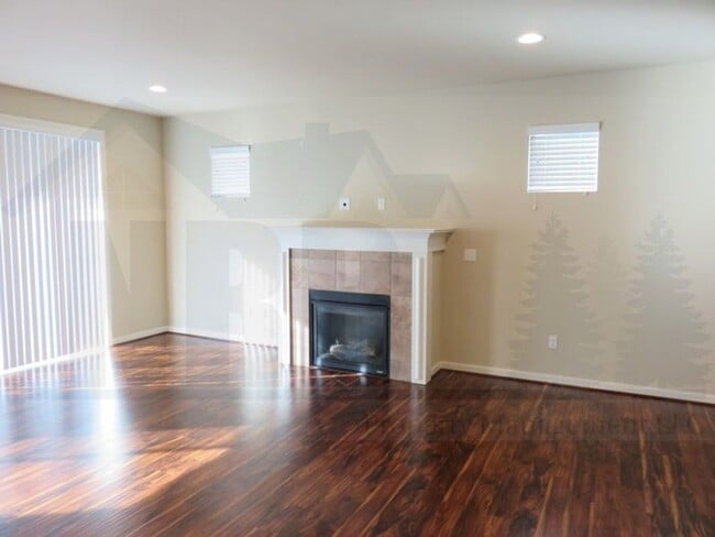 Building Photo - Gorgeous 4 Bedroom home located in Puyallup!