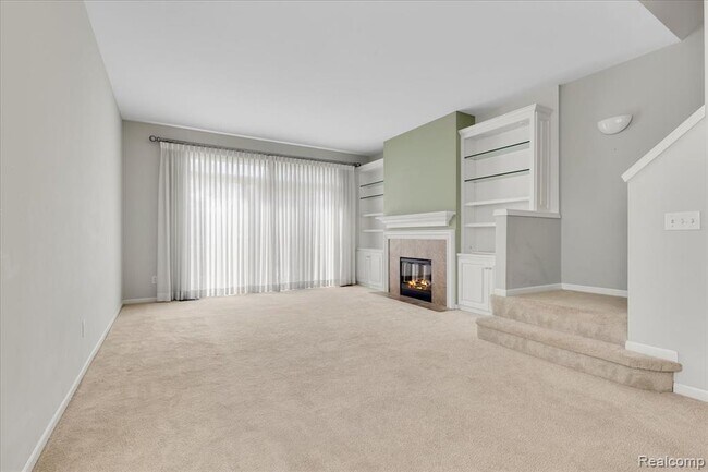 Building Photo - 1048 Lakepointe St