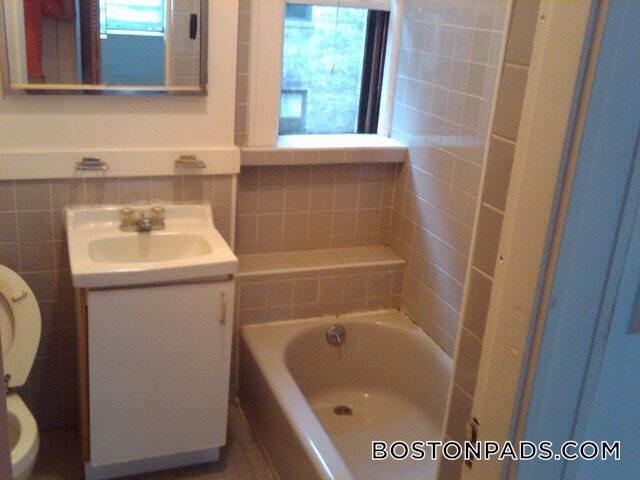 Building Photo - 143 Park Dr