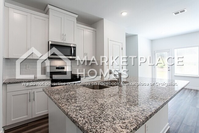 Building Photo - 124 Harpy Dr