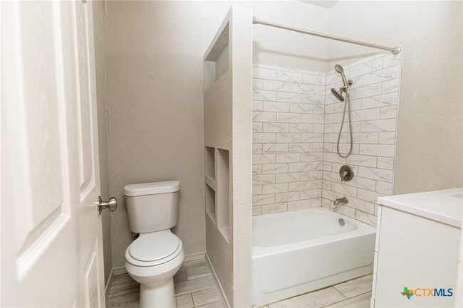 Building Photo - 905 N 9th St