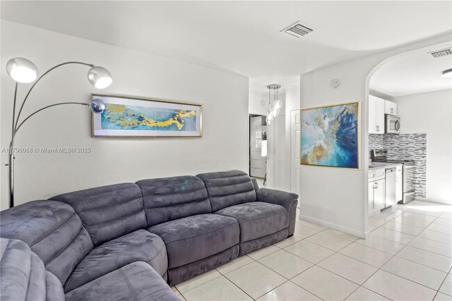 Building Photo - 4200 SW 38th St
