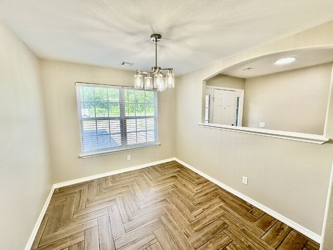 Building Photo - 6 Roessler Ln