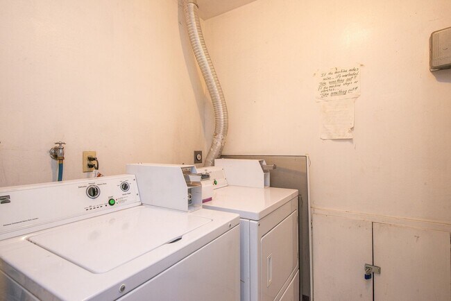 Building Photo - 2863 Brookdale Ave