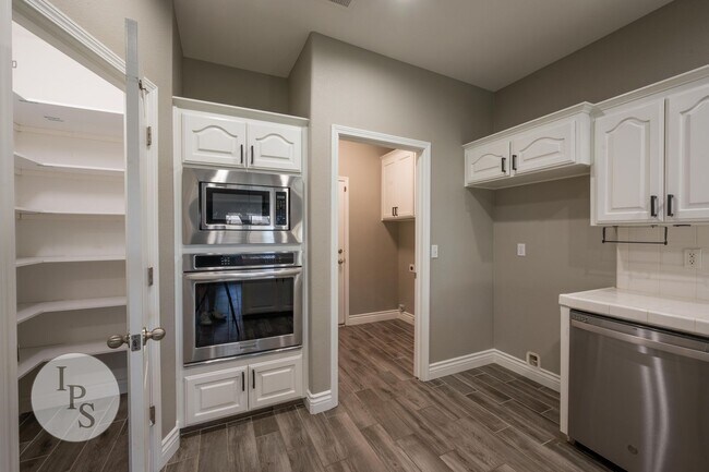 Building Photo - North West Fresno Modern/Updated Home, 3BR/2BA, Built 2004 - Lots of Amenities!