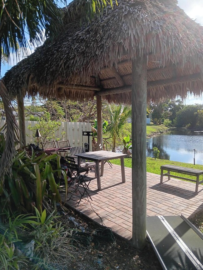 Building Photo - 3720 Coral Hills Dr