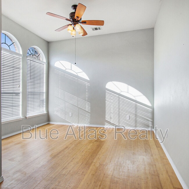 Building Photo - 542 Hickory Ln