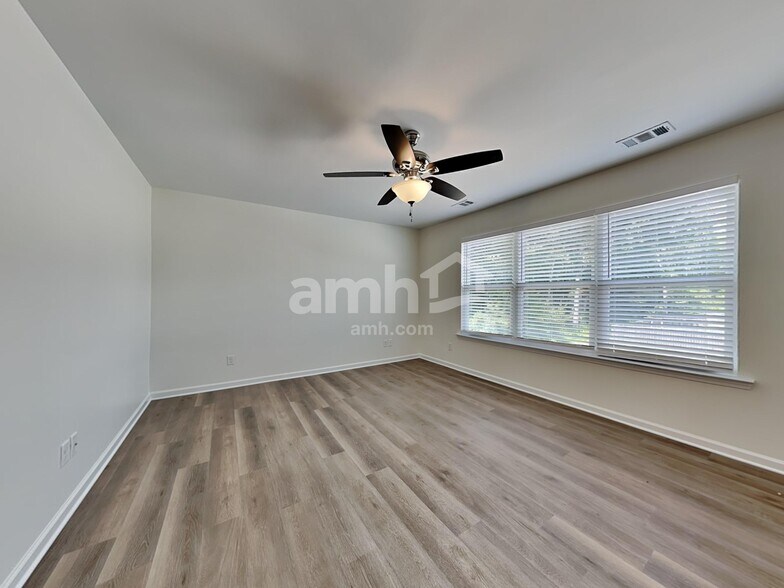 Building Photo - 27 Spinaker Ct