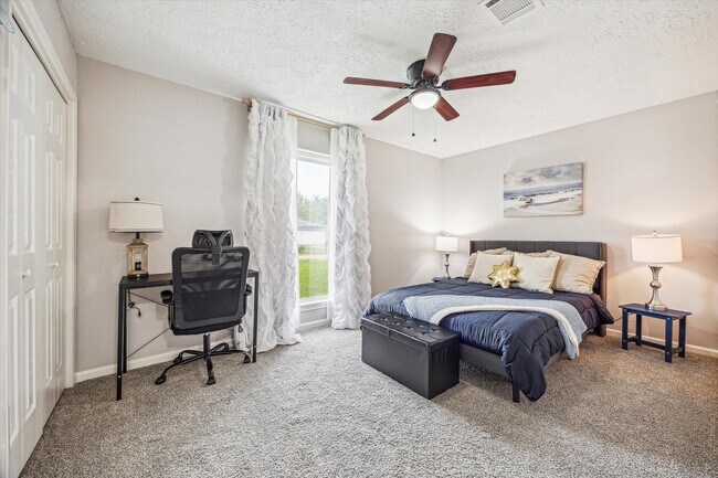 Building Photo - 5013 Valleyview Dr