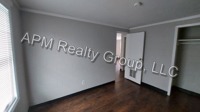 Building Photo - Two bedroom apt near Harden Street