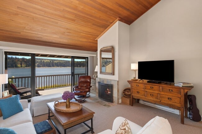 Building Photo - Short Term Lease | 2 Bed, 2 Bath Resort Style Waterview Condo For Rent!