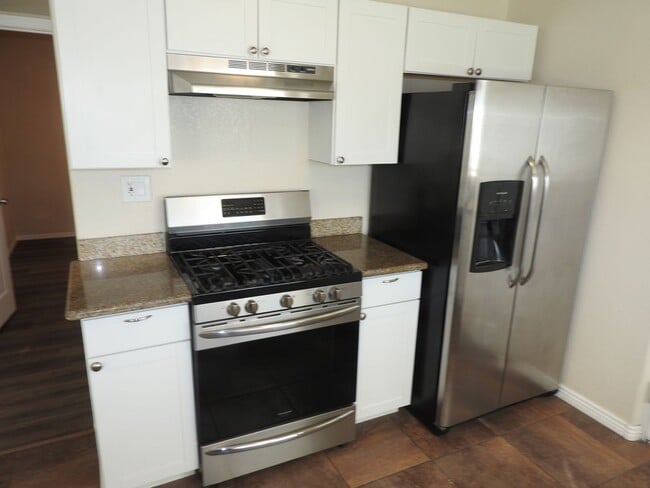 Building Photo - Corner Lot house