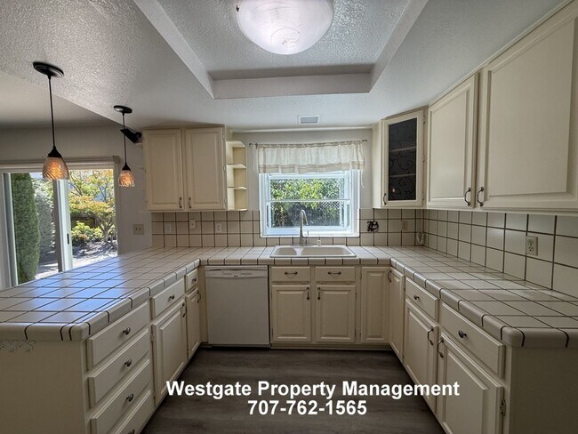 Building Photo - 1604 Cerro Sonoma Cir