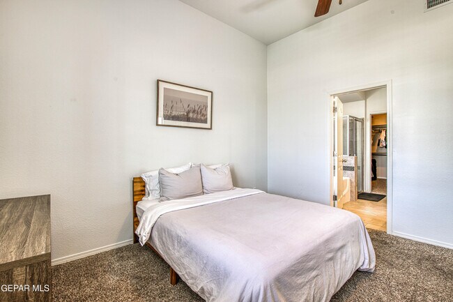 Building Photo - 7517 Red Cedar Dr
