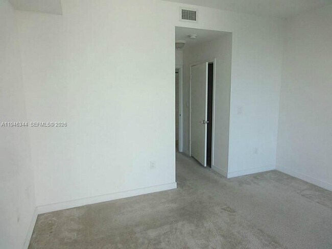 Building Photo - 1111 SW 1st Ave