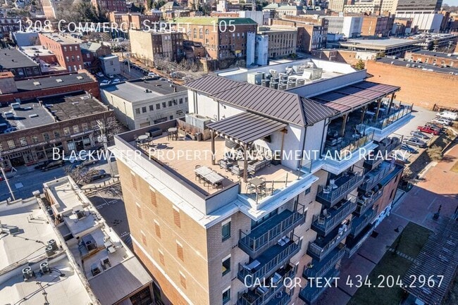 Building Photo - 1208 Commerce St