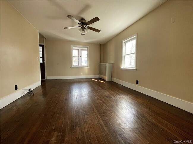 Building Photo - 10 Murray Ave