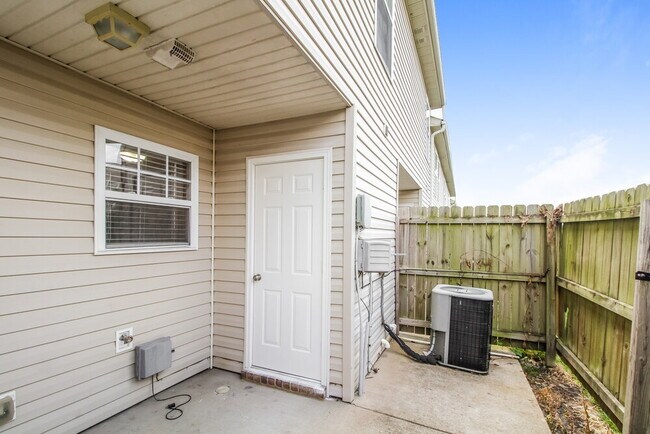 Building Photo - 8051 Logan Dr