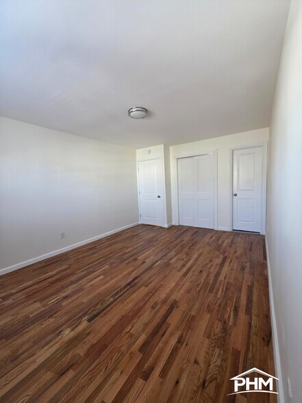 Building Photo - 673 Ashford St