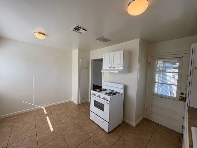 Building Photo - Cozy Home On Spacious Lot near Ballpark coming soon!