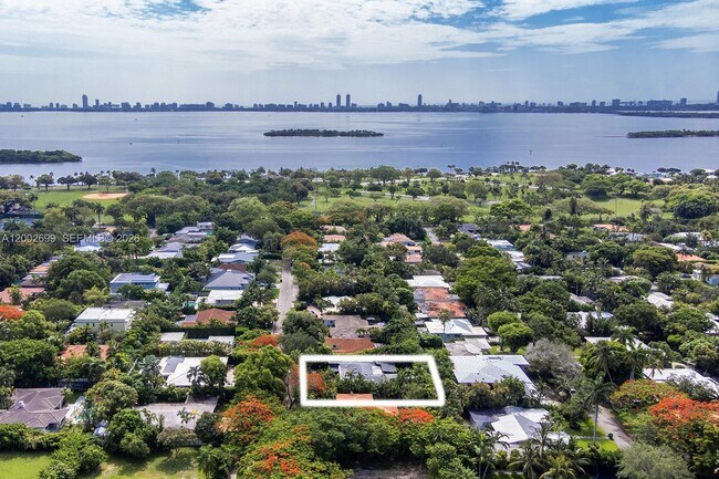 Building Photo - 570 NE 52nd Terrace