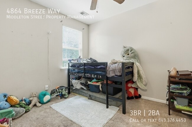 Building Photo - 4864 Breeze Way