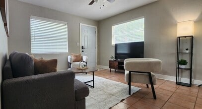 Building Photo - 137 NE Monroe Cir N