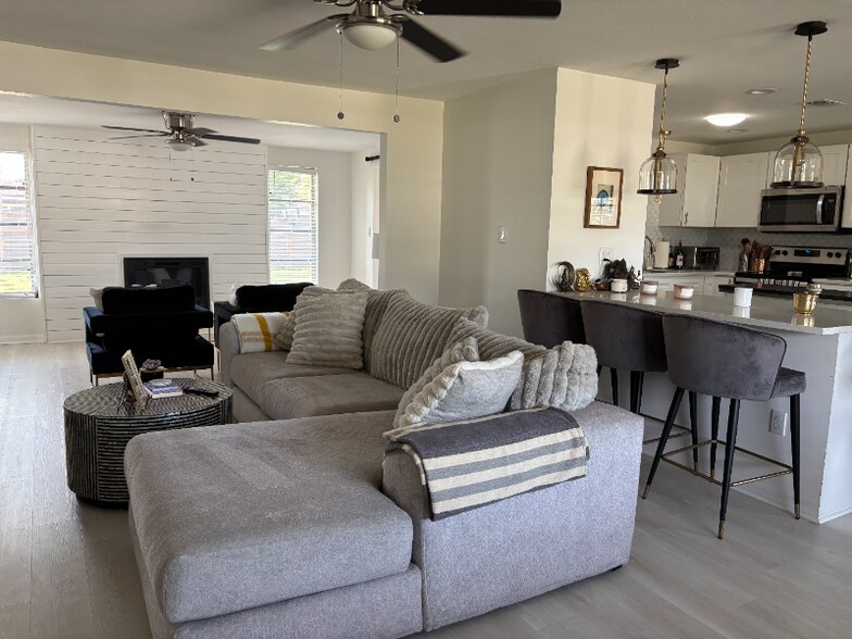 Building Photo - 3441 Fairview Dr