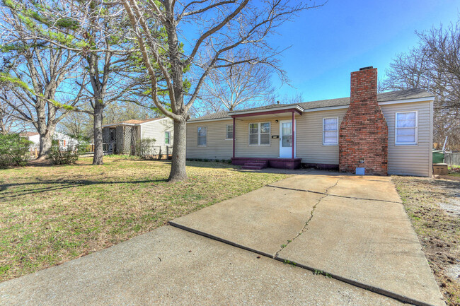 Building Photo - Affordable 3-Bedroom Home with Fenced Back...