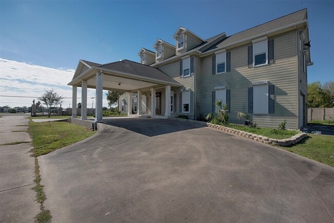 Building Photo - 2293 E Bayshore Dr