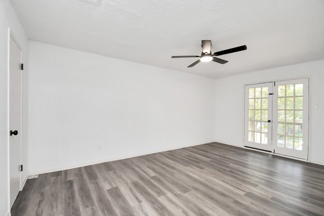 Building Photo - 7022 Castleview Ln