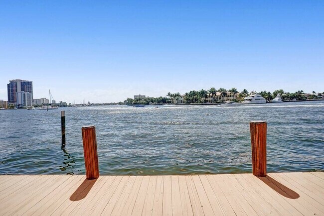 Building Photo - 2908 Bayshore Dr