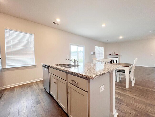 Building Photo - 125 Lily Pond Pl