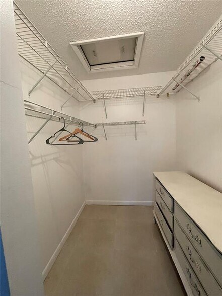 Building Photo - 2718 S University Dr