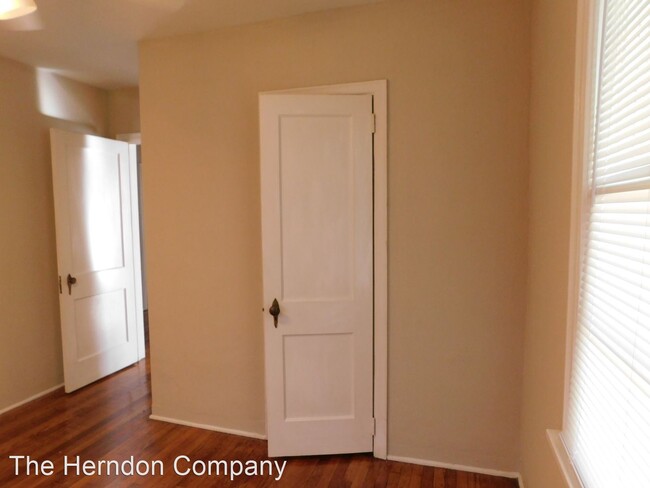 Building Photo - 2 br, 1 bath House - 404 E. Moore Street