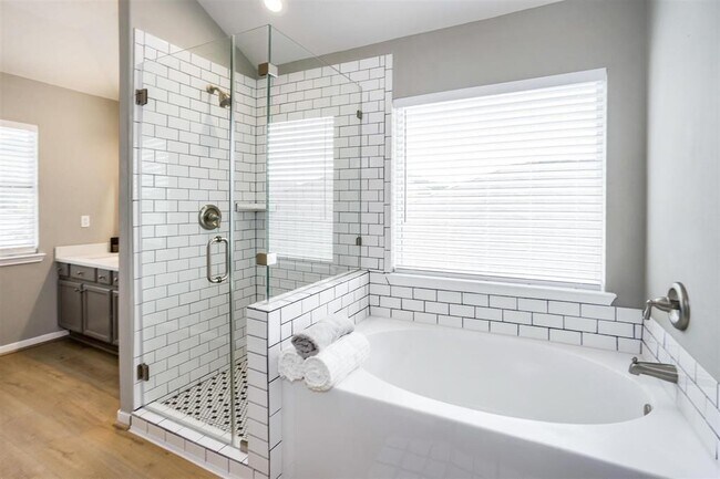 Building Photo - 25234 Clover Ranch Dr