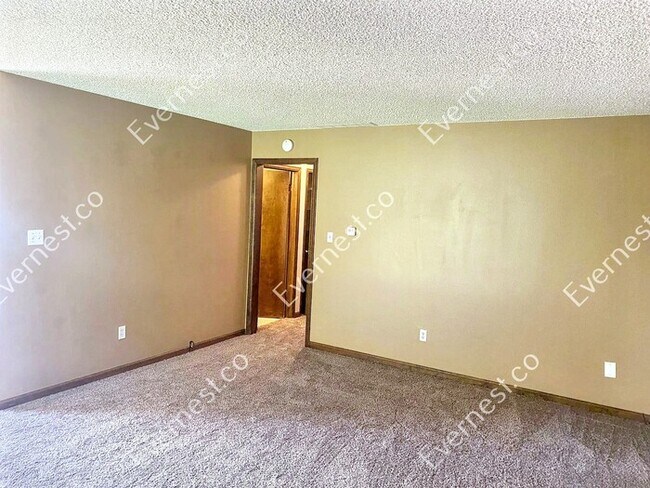 Building Photo - 2608 Leisure Dr
