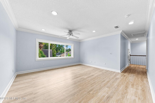Building Photo - 38 Tallwood Rd