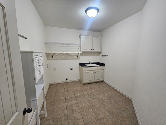 Building Photo - 2311 S Mont Blanc Ave