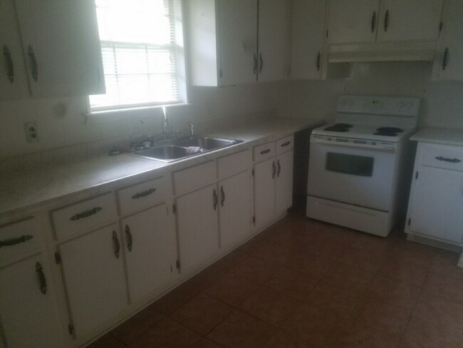 Building Photo - 718 Orange St